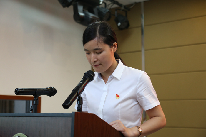 优秀党员代表王小丹（生物组教师）发言.jpg