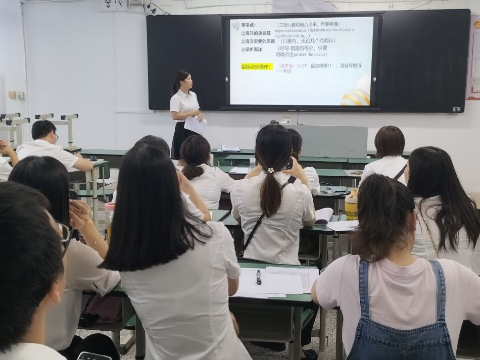 英语组阅卷心得罗敏.jpg