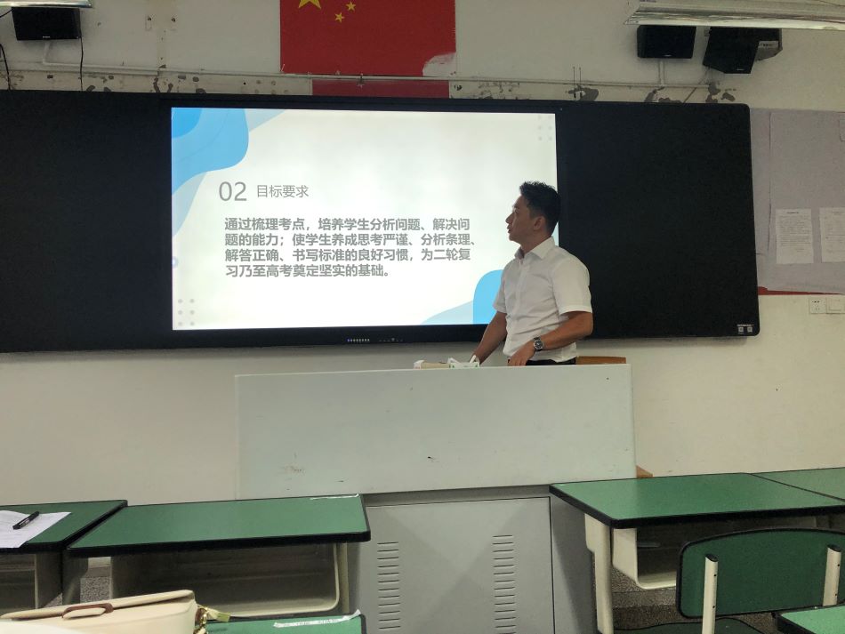 数学组李颐.jpg