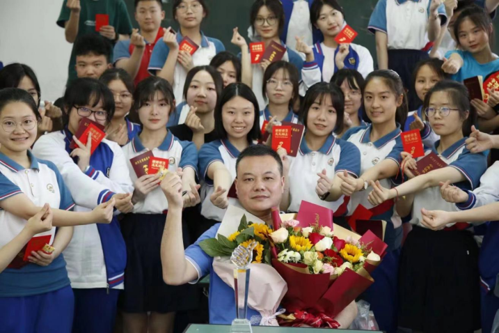 功勋教师推评第二期叶华明修改931.png
