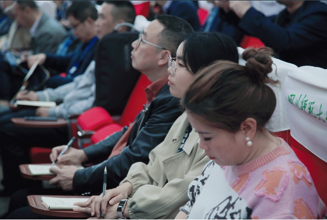 学校数字化管理创新 助力六中教育提质增效162.png